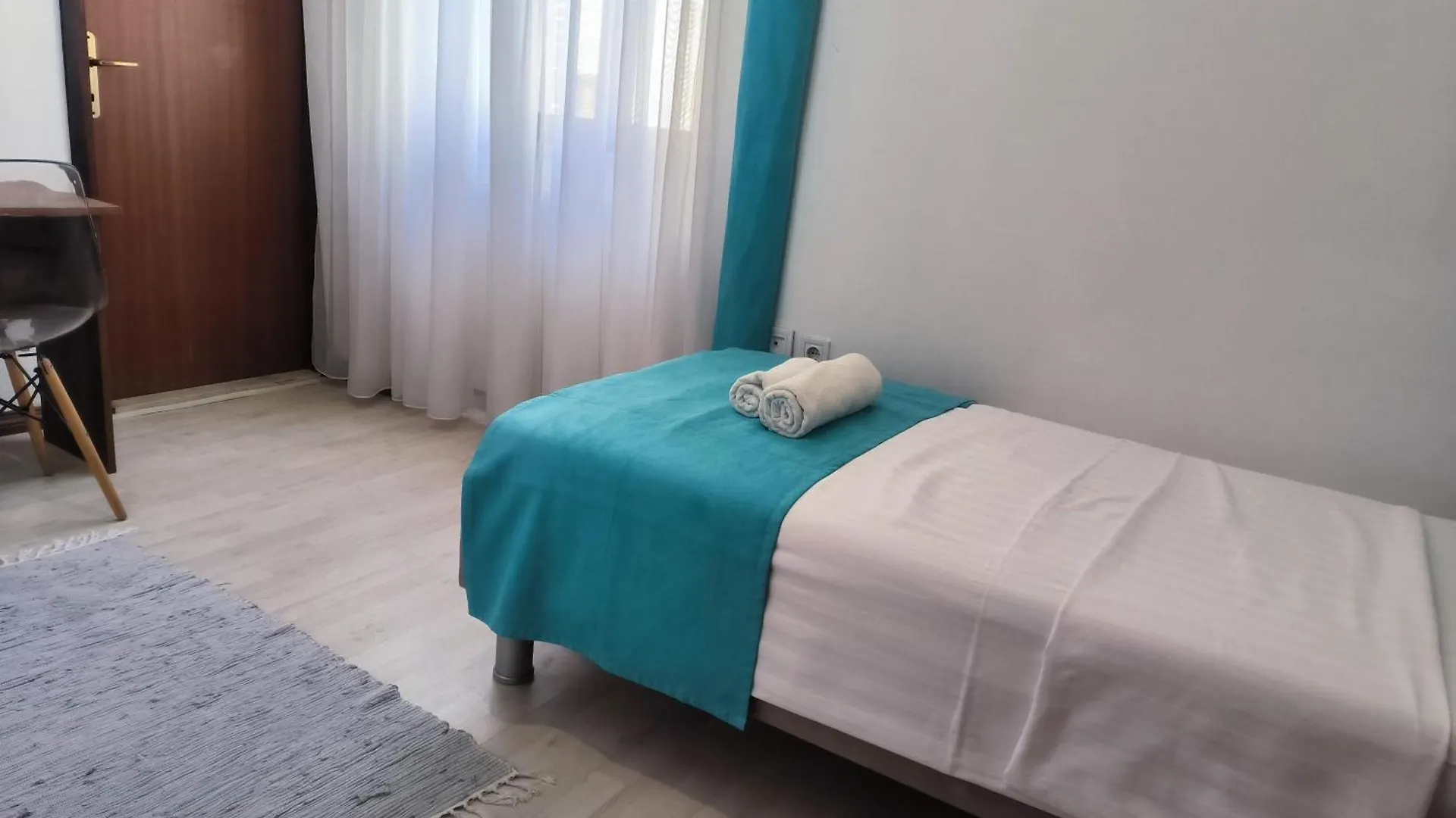 Omir Bed & Breakfast Πούλα