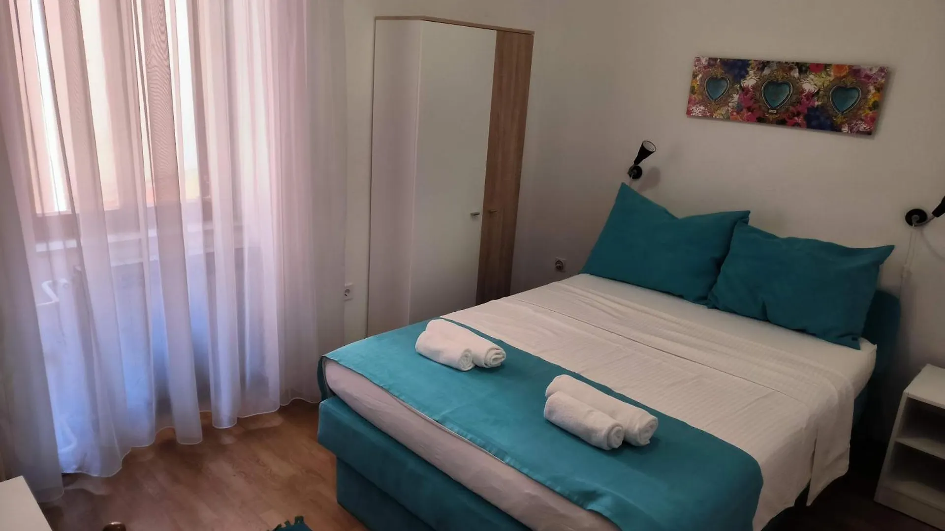 Omir Bed & Breakfast Πούλα