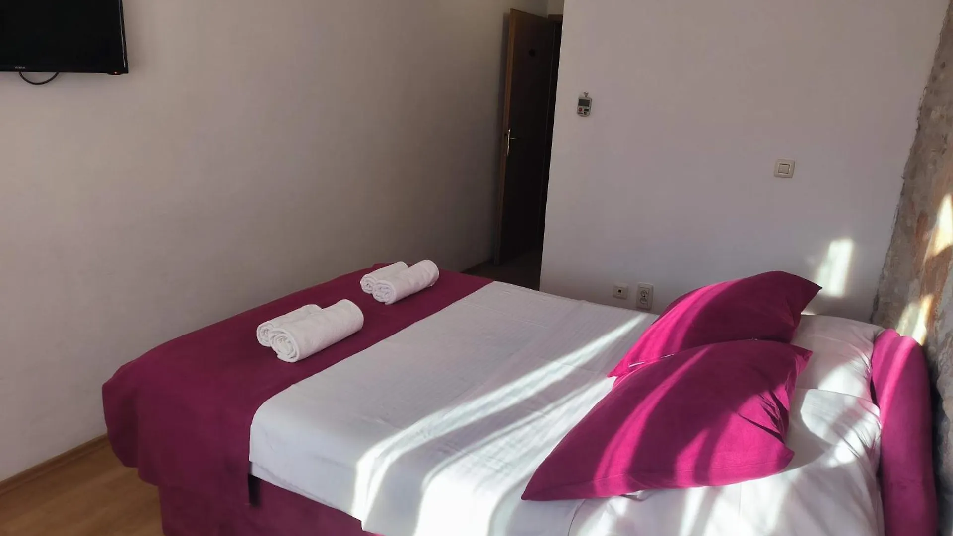 Omir Bed & Breakfast Pula 0*,
