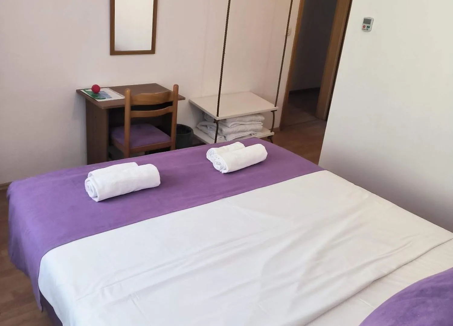 Omir Bed & Breakfast Πούλα