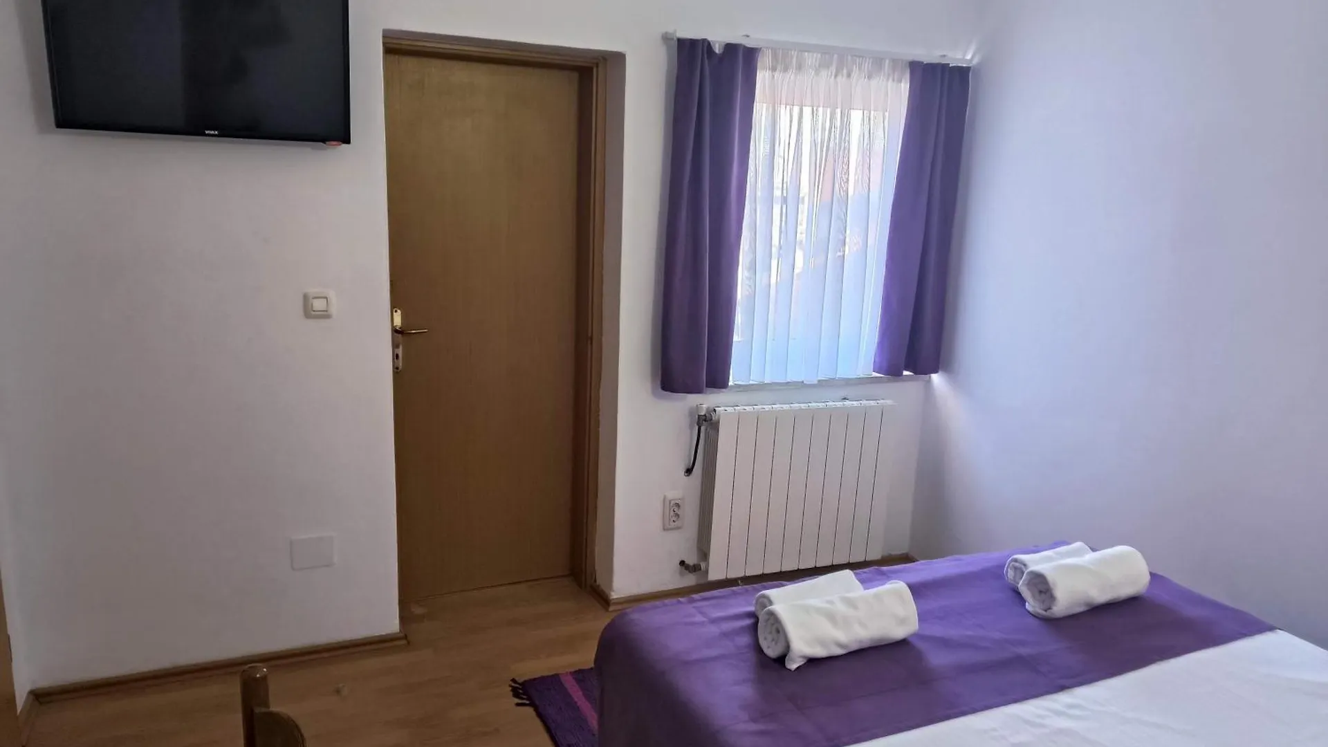 Omir Bed & Breakfast Πούλα